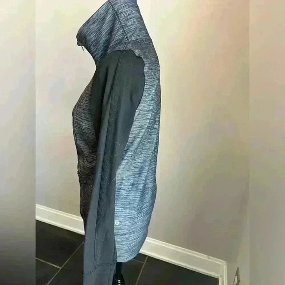 Lululemon Size 6 Jacket Daily Yoga  Denim Polar Haze Black Style W4A54S Pockets - Picture 6 of 7